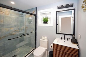 Lake Access 4 Bed 3 Bath HOT TUB