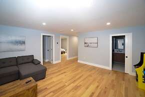 Lake Access 4 Bed 3 Bath HOT TUB
