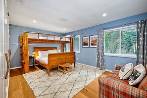 3046 Skycrest Drive