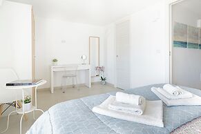 Eos Sea View Apartment
