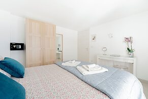 Eos Sea View Apartment