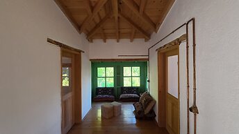 Menekse Evi