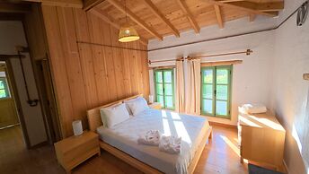 Menekse Evi