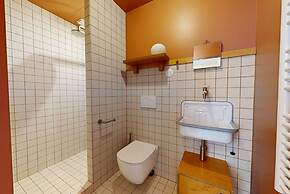 Joivy Pleasant 1-bed Flat w/ Shared Courtyard