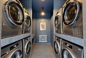 Joivy Pleasant 1-bed Flat w/ Shared Courtyard