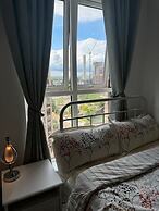 Barking Bliss - Bright Apartment With City Views
