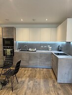 Barking Bliss - Bright Apartment With City Views