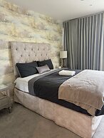 Barking Bliss - Bright Apartment With City Views
