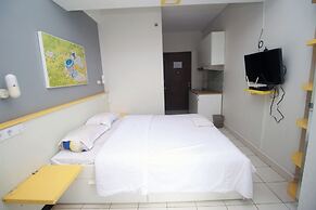 Easton Park Naffi Rooms by Mustika