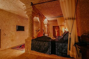 Zümrütü Anka Cave