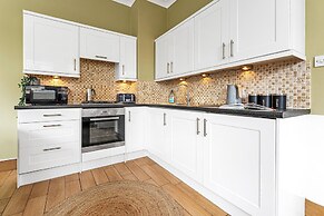 Edinburgh City Centre 2BR Apartment