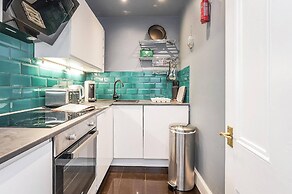 Modern - 2BR Flat Near Easter Road Stadium