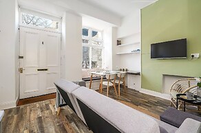 Modern - 2BR Flat Near Easter Road Stadium