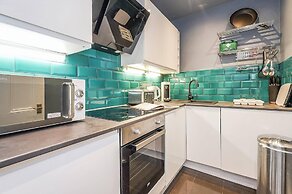 Modern - 2BR Flat Near Easter Road Stadium