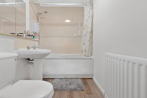 Cozy Edinburgh 2BR With CAR Parking