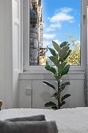 Bright 2 Bedroom Flat on Leith Walk