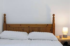 Bright 2 Bedroom Flat on Leith Walk