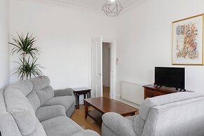 Bright 2 Bedroom Flat on Leith Walk