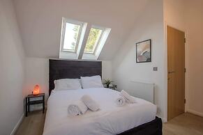 Modern 2-bed House In Swinton - Private Parking