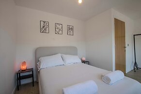 Modern 2-bed House In Swinton - Private Parking