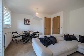 Modern 2-bed House In Swinton - Private Parking