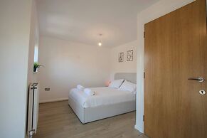 Modern 2-bed House In Swinton - Private Parking