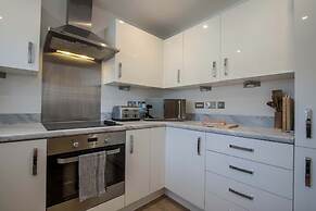 Modern 2-bed House In Swinton - Private Parking