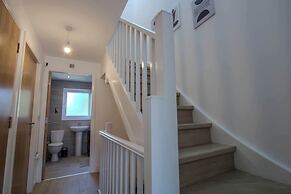 Modern 2-bed House In Swinton - Private Parking