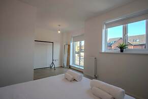 Modern 2-bed House In Swinton - Private Parking