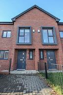 Modern 2-bed House In Swinton - Private Parking