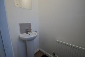 Modern 2-bed House In Swinton - Private Parking