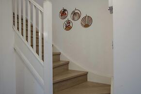 Modern 2-bed House In Swinton - Private Parking