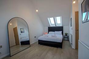 Modern 2-bed House In Swinton - Private Parking