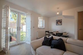 Modern 2-bed House In Swinton - Private Parking