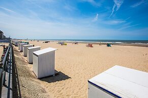 Apartment With Frontal sea View on the Seaside