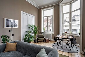 A Place - Schuttershofstraat 1