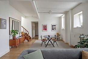 A Place - Schuttershofstraat 1