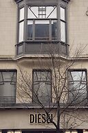 A Place - Schuttershofstraat 5