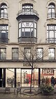 A Place - Schuttershofstraat 5