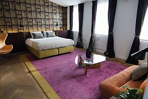 A Place - Schuttershofstraat 55