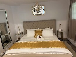 Golden Spa Suite