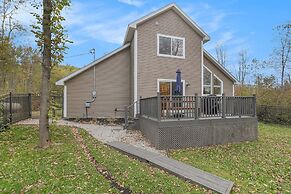 Boardman Riverfront Retreat Close to Downtown TC 800