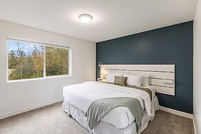 Boardman Riverfront Retreat Close to Downtown TC 800