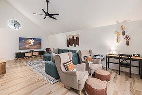 Boardman Riverfront Retreat Close to Downtown TC 800