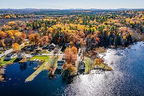 Spacious Lakeside Retreat: 4-bedroom Game Room