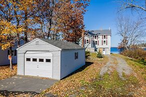 Spacious Lakeside Retreat: 4-bedroom Game Room