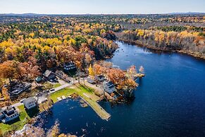 Spacious Lakeside Retreat: 4-bedroom Game Room