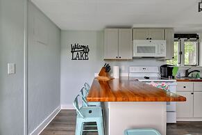 Spacious Lakeside Retreat: 4-bedroom Game Room