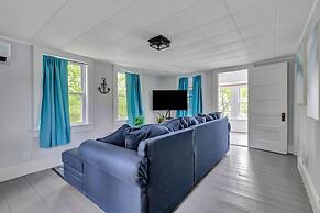 Spacious Lakeside Retreat: 4-bedroom Game Room