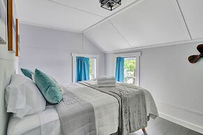 Spacious Lakeside Retreat: 4-bedroom Game Room